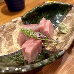 Izakaya Ooedo - 本まぐろとろ刺身。
                名古屋の居酒屋でこれだけのマグロを出す店はそうはない。