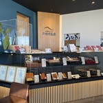 戸村川魚店 - 店内