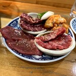 炭火焼肉ホルモン 横綱三四郎 - 