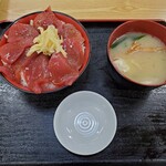 朝市新鮮広場うおすい - 生まぐろ漬け丼、味噌汁