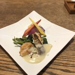 広東名菜 福鼓樓 - メイン　旬の魚（サワラ）とホタテ　さつまいもクリームソース　旬の野菜添え
