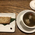 広東名菜 福鼓樓 - 大根餅、薬膳スープ（烏骨鶏入り）
