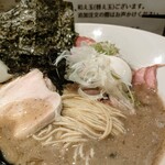Menya Kirakumeijin - 極細ストレート麺のしなやかさ