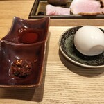 中華蕎麦 とみ田 - 辛味と味玉