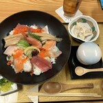 海鮮れすとらん 四季庵 - 海鮮丼