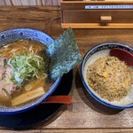 自家製麺 手もみラーメン 来楽軒 - 