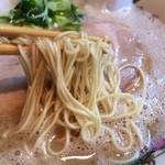 黒豚とんこつ のんぶー - ラーメン細麺。