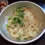 黒豚とんこつ のんぶー - 替玉の太麺♪