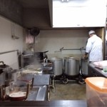 黒豚とんこつ のんぶー - 厨房の様子。