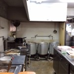 黒豚とんこつ のんぶー - 厨房の様子。