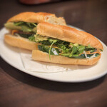 バインセオ サイゴン - バインミー・ボー ¥773（税込850円）
            アボカドとベーコンのバインミー
            BANH MI BO
            Bugget sandwich with avocado & bacon