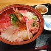 横濱屋本舗食堂 - 海鮮丼1,980円。メニュー写真より全然美味しそうに見える