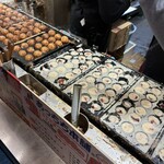 あっちち本舗 道頓堀店 - 常に焼いてます