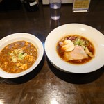 Dashiwo Susure - ●あご出汁醤油ラーメン　880円
                        
                        ラーメンメニューのすぐ下にあった
                        
                        ●麻婆豆腐　1,000円
                        
                        を注文してみた
                        
                        ホントは麻婆飯を注文するはずが勘違いしてた
                        勝手に自爆❔（笑）