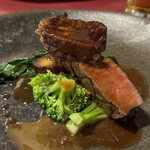 洋食屋 ポルコ - 和牛フィレ肉とフォアグラ　あっさりしたフィレと濃厚なフォアグラ、カリッと焼かれたフォアグラの相性が良いです。和牛フィレ直径約13センチメートルと大きめのポーションですがペロリと平らげました。