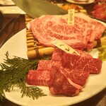 黒毛和牛まるごと一頭買い 炭火焼肉 道頓堀みつる - ヘレとサーロインの盛合せ　7999円　サーロインどんまいでした！　追加で頼んだらヘレが冷凍カチカチでした（汗）