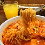 サムシング・トレ - ニンニクが効いてるトマトソース最高～♪Aランチ 真夜中のスパゲッテ 税込1400円