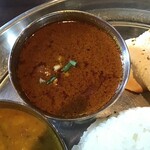 NEPAL SPICE asian restaurant - 骨付き混じりのマトンカレー