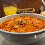 サムシング・トレ - うますぎるニンニクトマトソース。Aランチ 真夜中のスパゲッテ 税込1400円