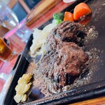 228758944 - メニュー:
                炭焼きハンバーグランチ200g ¥2,310(税込)