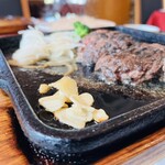 炭焼ハンバーグ 牛船 - メニュー:
                                炭焼きハンバーグランチ200g ¥2,310(税込)