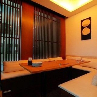 [Relaxing and safe] We have semi-private rooms near the window with a view of the Sky Tree.
