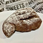 シャン ド ブレ - 「大粒イチジクとクリームチーズのくるみパン（税込￥320）」