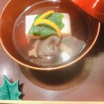 一献 うえ原 - お吸い物　蟹味噌を挟んだ蟹の真丈　平茸