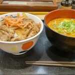 松屋 - 料理写真:牛丼小、チゲ