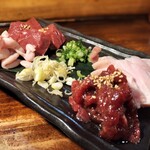 炭火焼肉 ホルモン にく式 - 肉刺し盛り合わせ