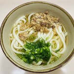 中央軒 - メニュー:かしわうどん ¥390(税込)