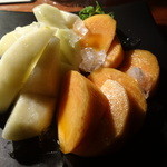 バーダニーディン - ラフランスと柿の盛り合わせ