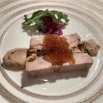レ・シャンドール - 【冷前菜】
      七谷赤地鶏とフォアグラのテリーヌ、
      紫キャベツのサラダ