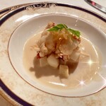 レ・シャンドール - 【温前菜】
      オマール海老と帆立貝　カブのクリーム、
      ジンジャー風味　百合根、根セロリ