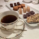 レ・シャンドール - 【プティフール】
      フィナンシェ、ショコラ、シュトーレン等５種
      　※コーヒーの苦味にぴったり合いました❗️