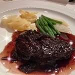 レ・シャンドール - 【お肉料理】
            牛ホホ肉の赤ワイン煮　旬野菜と共に