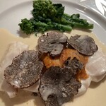 レ・シャンドール - 【お魚料理】
      天然真鯛とウニの白ワイン蒸し、
      ヴェルモット酒のソース　トリュフ添え