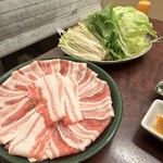 Itsuyo - 紅豚しゃぶしゃぶ。お肉追加しました！お隣さんも！