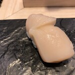 Sushi Sakae - 帆立　厚くて大きい