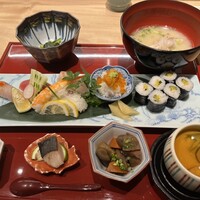 対馬のどぐろとイカ活き造り 博多 魚蔵 都ホテル店 - 