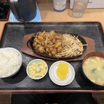 山勝食堂 - 料理写真:ホルモン定食