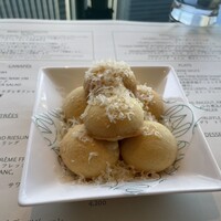 MAISON MARUNOUCHI - アミューズ　コンテージチーズのグジェール