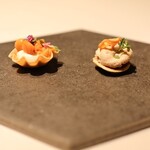 オラージュ - フォアグラのテリーヌと金柑のブリニ ウニとカリフラワーのタルト