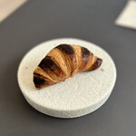 プレゼンテ スギ - ⑱クロワッサン（六条大麦パウダー掛け）