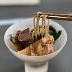 プレゼンテ スギ - ⑫野呂そばタリオリーニと3種のジビエ（アナグマ、カラス、ヤマドリ）