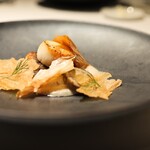 オラージュ - 平目と帆立貝 菊芋のソースと帆立のチップス