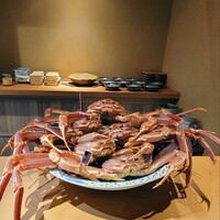 富小路 やま岸 - 松葉ガニたち、観念したのか、怒っているのか