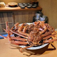 富小路 やま岸 - 松葉ガニは但馬の浜坂（白のタグ）と柴山（ピンクのタグ）