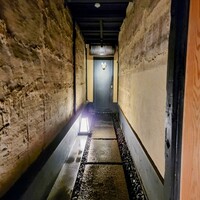 富小路 やま岸 - 客室へのアプローチ