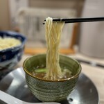 ラーメン専科 竹末食堂 - 上品なつけ汁を絡ませると和食のような味わい